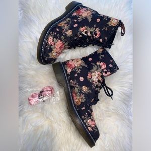 Dr Martens Womens Boots Black Victorian Flower Mid Non-slip